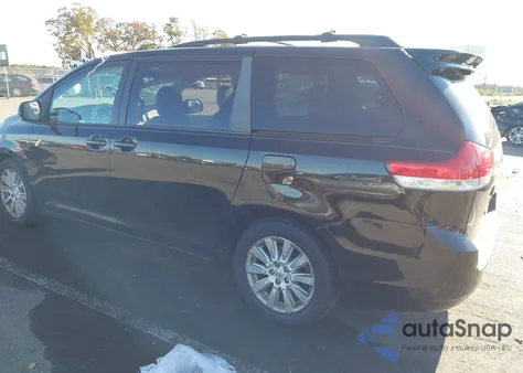 2012 Toyota Sienna Le 7 Passenger z USA, uszkodzony, nr VIN 5TDJK3DC2CS041204